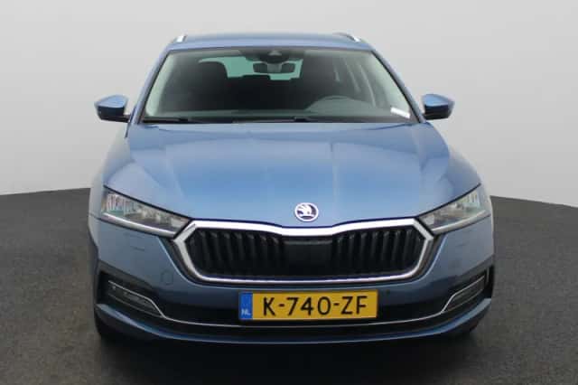 Škoda Octavia (2021) thumbnail 3