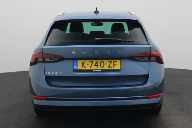 Škoda Octavia (2021) thumbnail 5