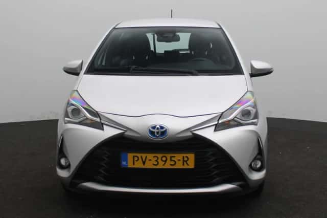 Toyota Yaris (2017) thumbnail 4