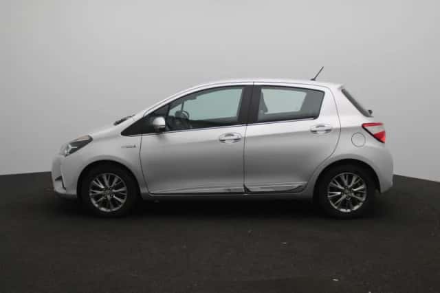 Toyota Yaris (2017) thumbnail 5