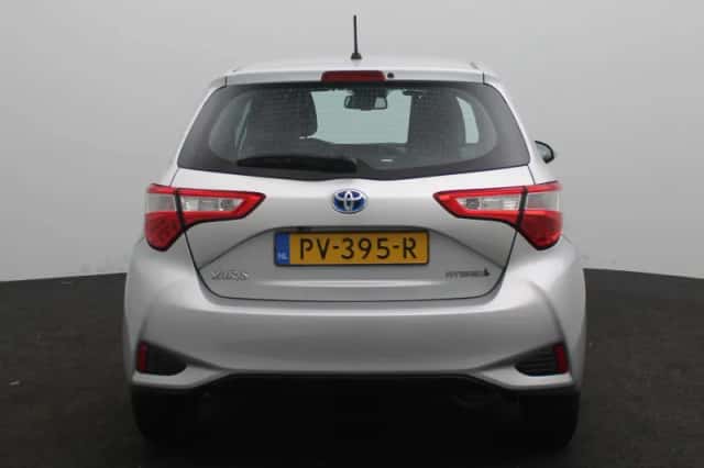 Toyota Yaris (2017) thumbnail 6