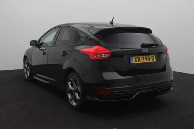 Ford Focus (2018) thumbnail 3