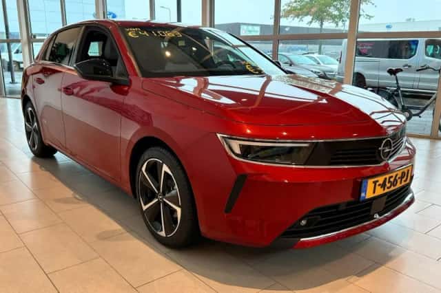 Opel Astra (2023) thumbnail 3