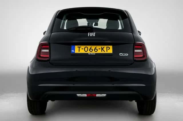 Fiat 500e (2023) thumbnail 3