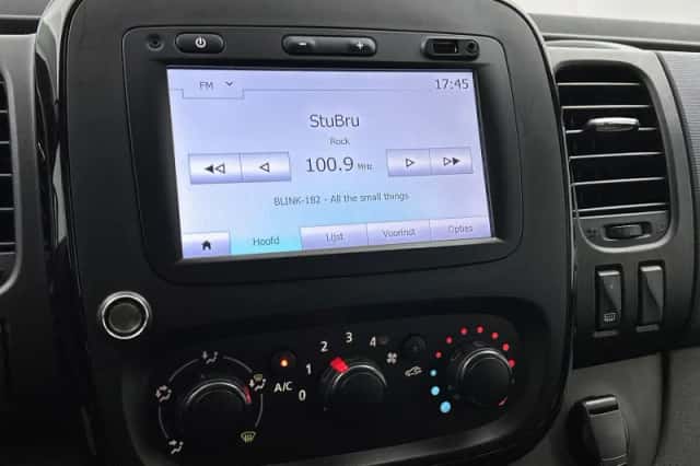 Opel Vivaro (2018) thumbnail 11