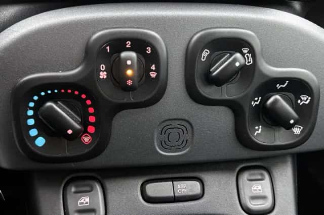 Fiat Panda (2022) thumbnail 23