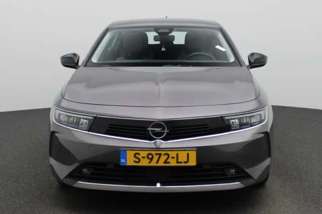 Opel Astra (2023) thumbnail 3