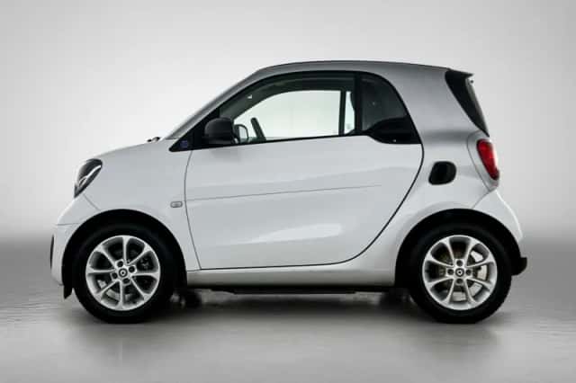 Smart Fortwo (2021) thumbnail 2