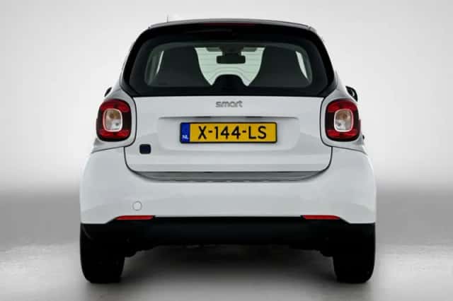 Smart Fortwo (2021) thumbnail 3