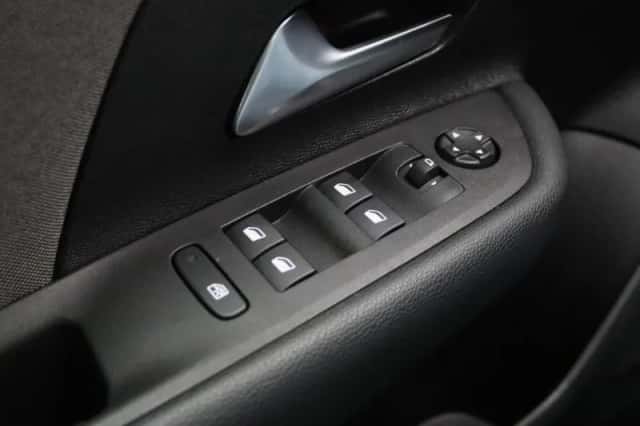 Opel Mokka (2023) thumbnail 24