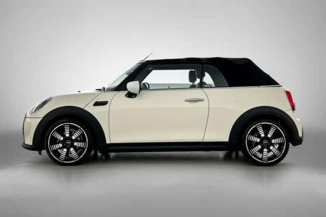 MINI Cabrio (2022) thumbnail 2