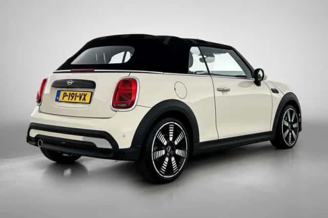 MINI Cabrio (2022) thumbnail 4