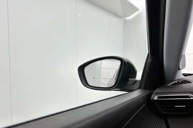 Peugeot 2008 (2021) thumbnail 16
