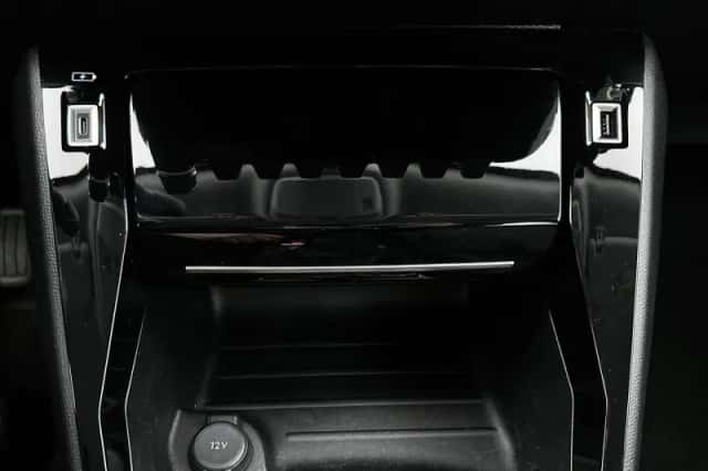 Peugeot 2008 (2021) thumbnail 30