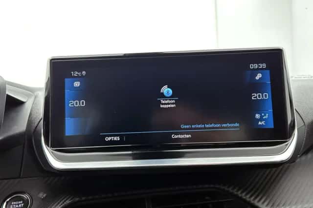 Peugeot 2008 (2021) thumbnail 9
