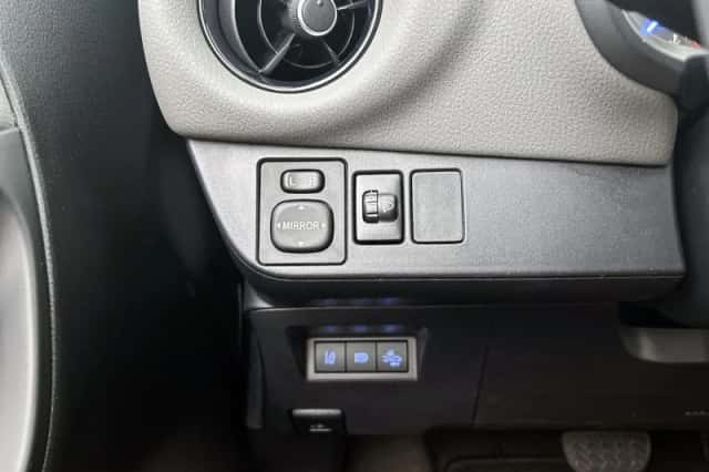 Toyota Yaris (2018) thumbnail 18