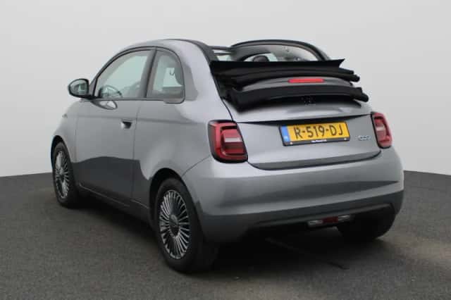 Fiat 500C (2022) thumbnail 2