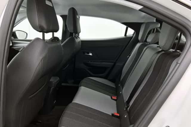 Opel Mokka-e (2023) thumbnail 30