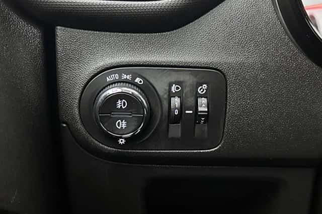 Opel Crossland X (2020) thumbnail 25