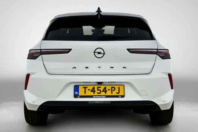 Opel Astra (2023) thumbnail 3