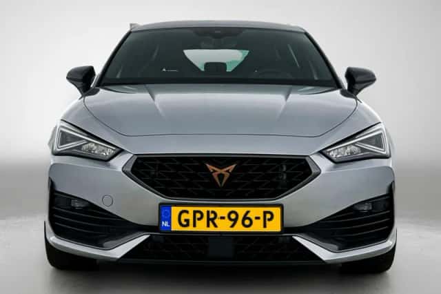 CUPRA Leon (2022) thumbnail 5