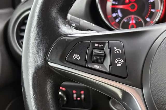 Opel Adam (2016) thumbnail 5