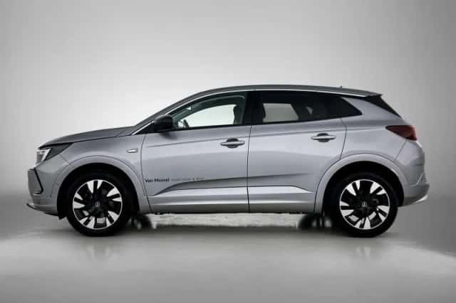Opel Grandland (2023) thumbnail 2