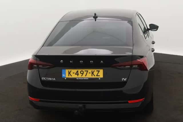 Škoda Octavia (2021) thumbnail 3