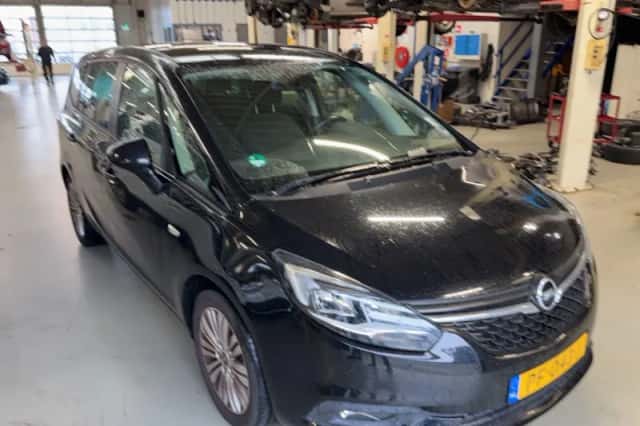 Opel Zafira (2016) thumbnail 5