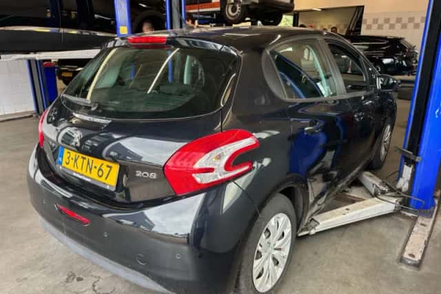 Peugeot 208 (2013) thumbnail 3