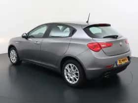 Alfa Romeo Giulietta (2017) thumbnail 2