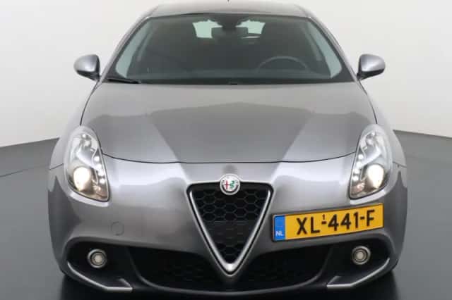 Alfa Romeo Giulietta (2017) thumbnail 3