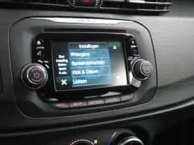Alfa Romeo Giulietta (2017) thumbnail 24