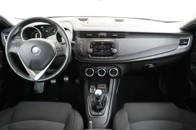 Alfa Romeo Giulietta (2017) thumbnail 5