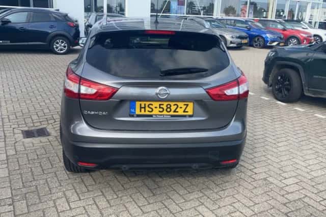 Nissan Qashqai (2015) thumbnail 3