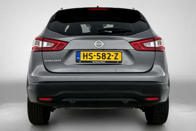 Nissan Qashqai (2015) thumbnail 3