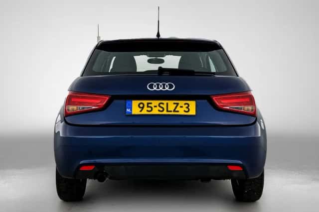 Audi A1 (2011) thumbnail 3