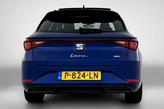 SEAT Leon (2021) thumbnail 3