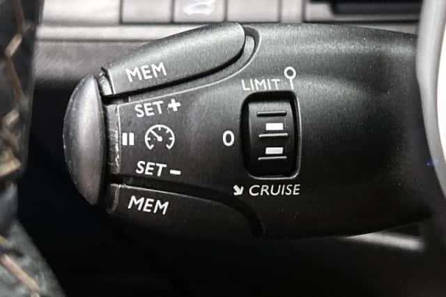 Peugeot 3008 (2019) thumbnail 6