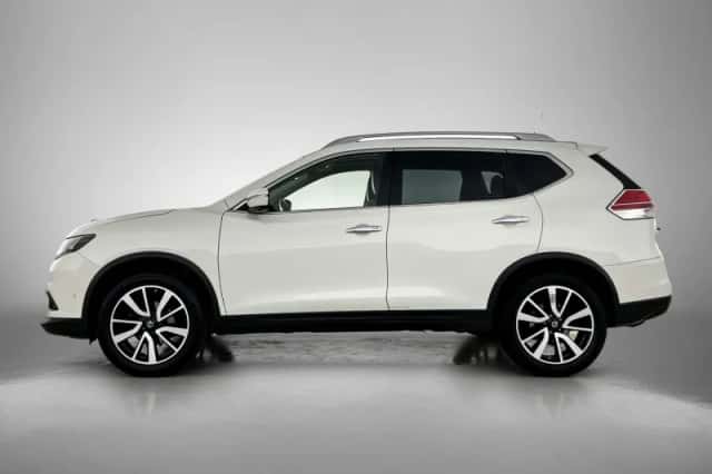 Nissan X-Trail (2016) thumbnail 2