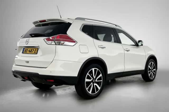 Nissan X-Trail (2016) thumbnail 4