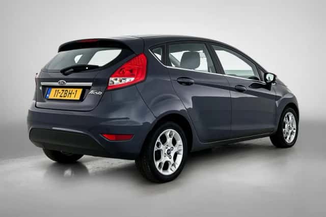 Ford Fiesta (2012) thumbnail 4