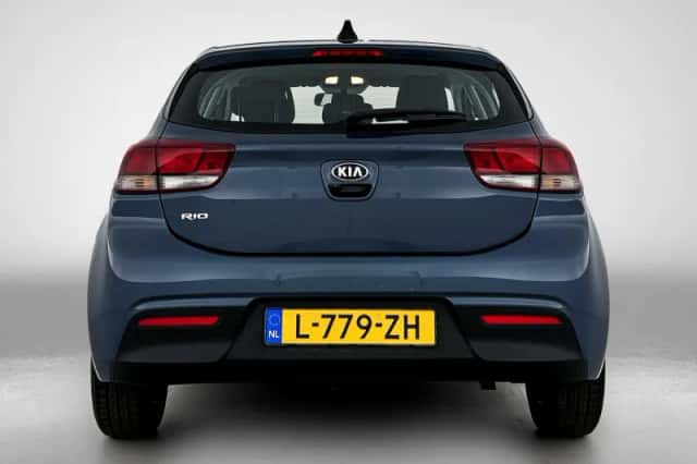 Kia Rio (2018) thumbnail 3