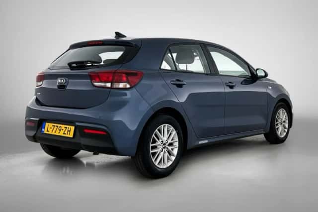 Kia Rio (2018) thumbnail 4