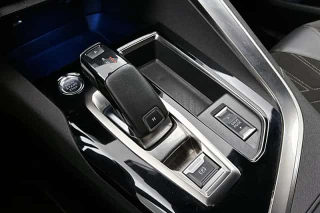 Peugeot 3008 (2021) thumbnail 11