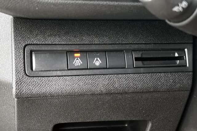 Peugeot 3008 (2021) thumbnail 16