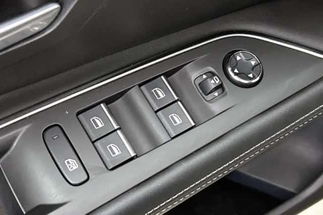 Peugeot 3008 (2021) thumbnail 24