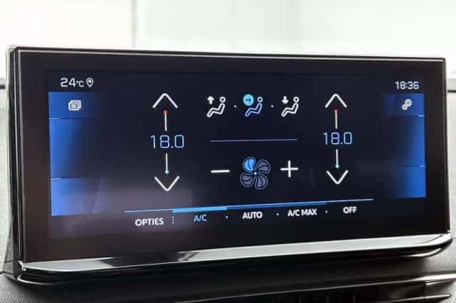 Peugeot 3008 (2021) thumbnail 25