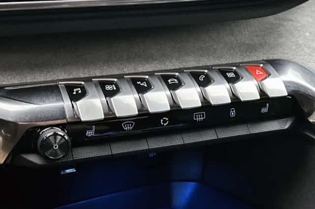 Peugeot 3008 (2021) thumbnail 7