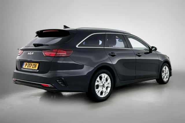 Kia Ceed Sportswagon (2022) thumbnail 4
